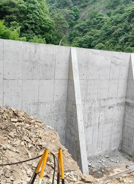大同灵丘县重力式挡土墙